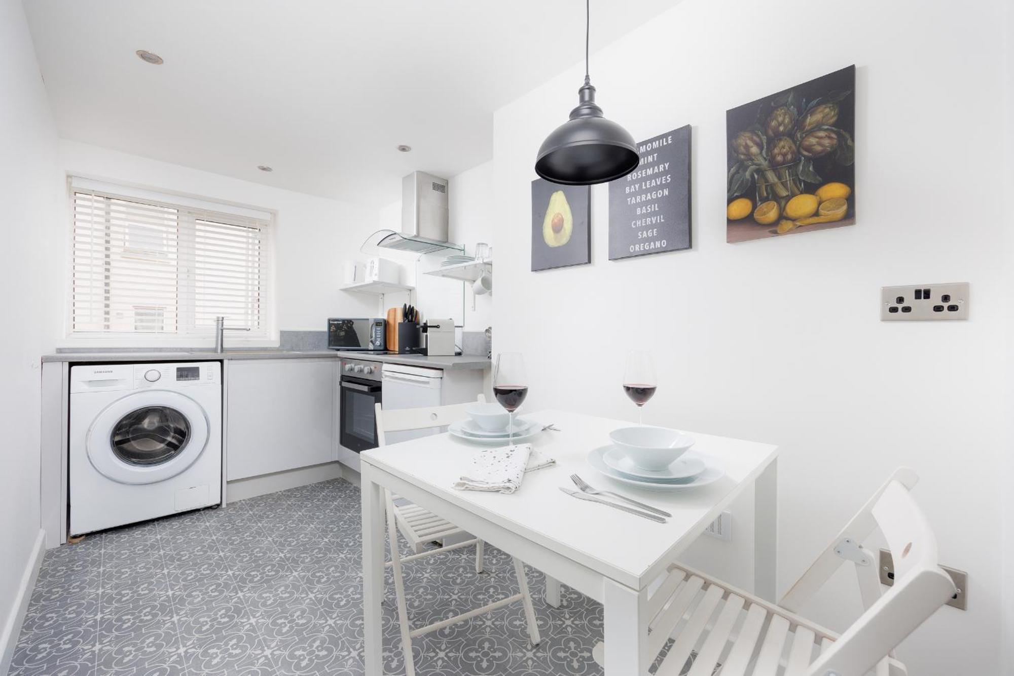 Boujis Central Plymouth Apartment - Sleeps 4 - Habita Property Esterno foto